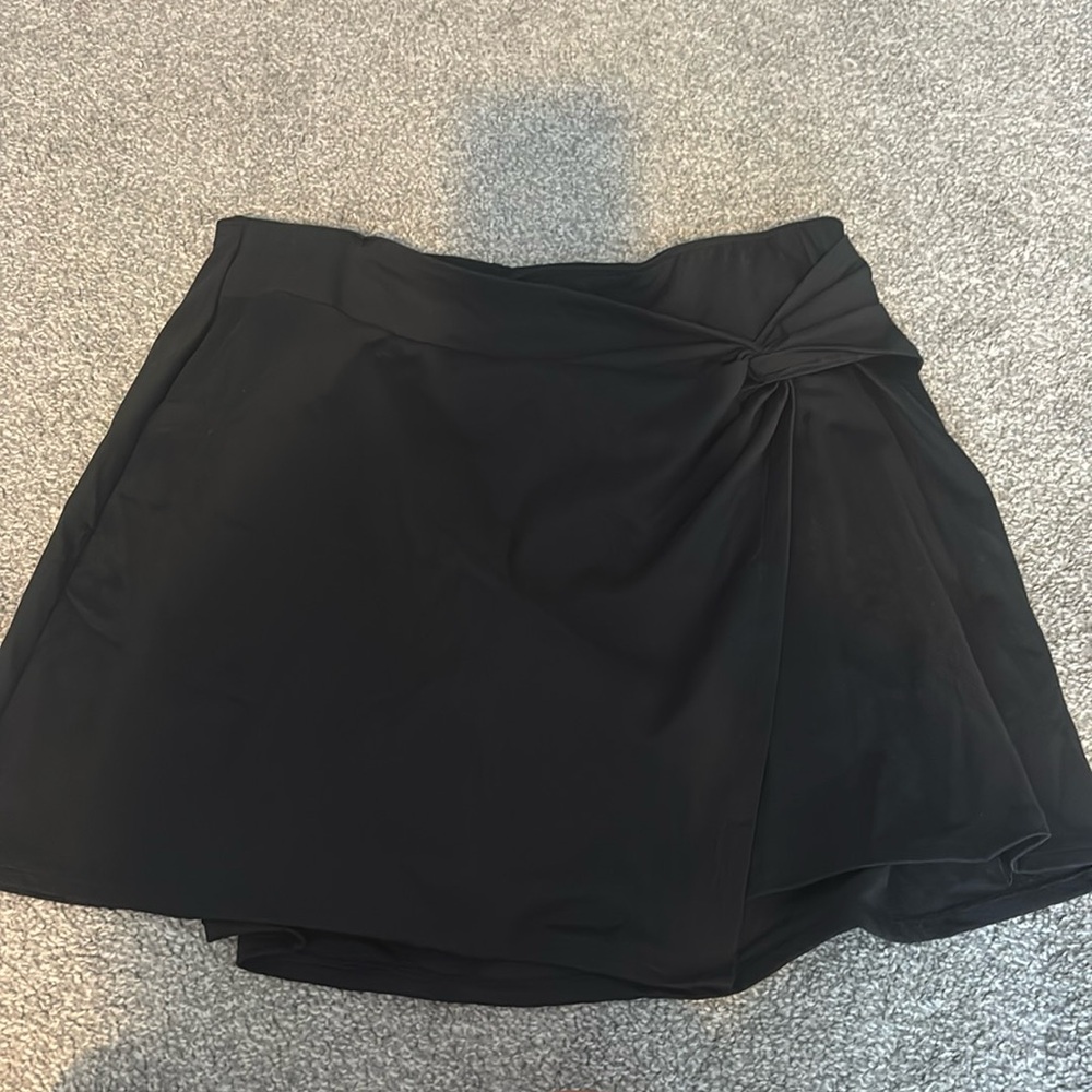 Black Skort